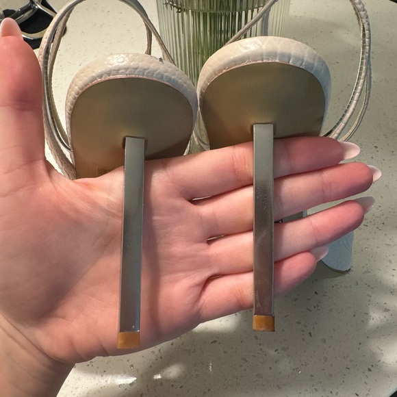 Aldo Lettie
Strappy stiletto sandal - Picture 2 of 9